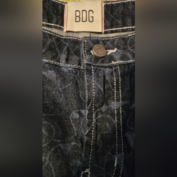 🆕️Urban Outfitters BDG Low Rise Flare Jeans Women’s Size 34 Dark Wash Print NWT - Picture 6 of 8